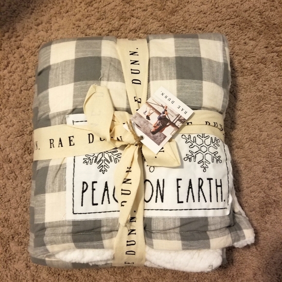 Rae Dunn Other - Rae Dunn Sherpa Throw